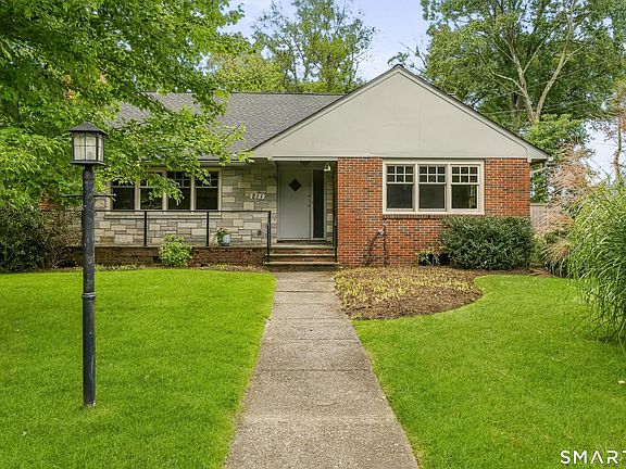 3rd image of 211 Old Farm Road