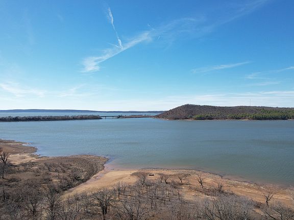 2nd image of 811 Buds Point Rd