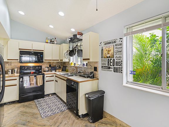 5th image of 2075 Discovery Cir E
