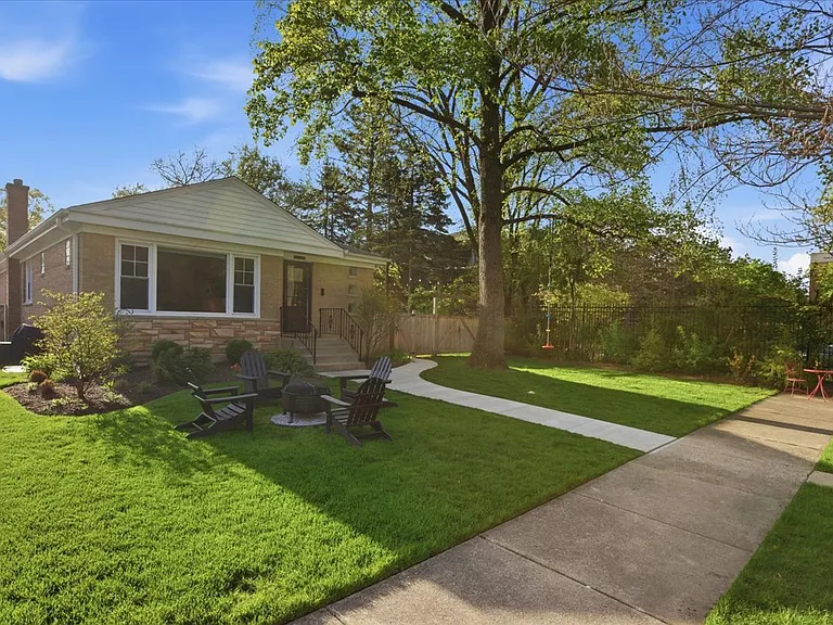 9237 Lincolnwood Dr — Photo 4