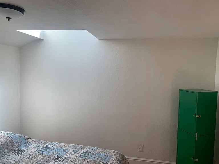 1 bedroom cottage with skylight