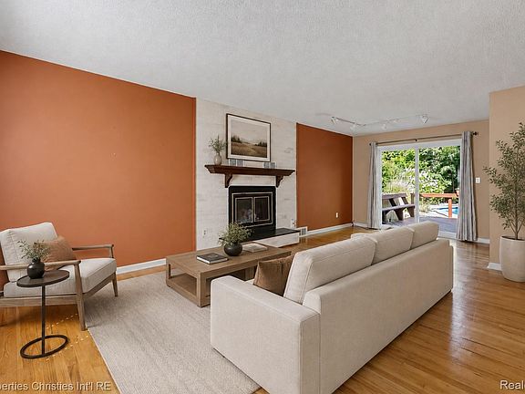 3rd image of 3560 Beach Rd