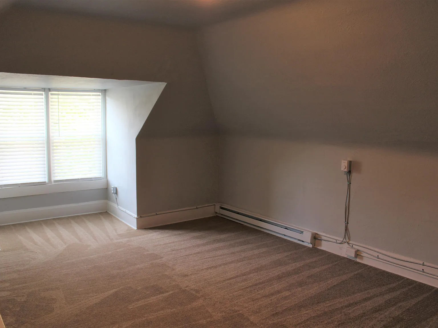932 Linwood Ave - 1 — Photo 3