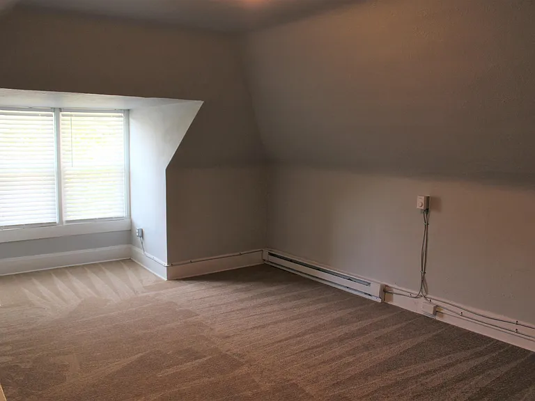 932 Linwood Ave — Photo 9