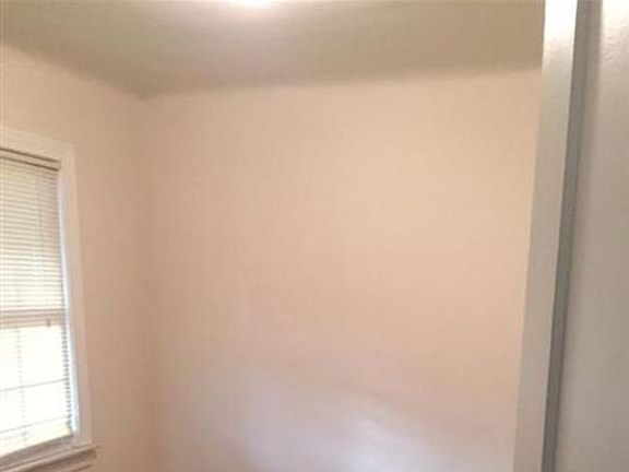 3rd image of 27818 Dartmouth St