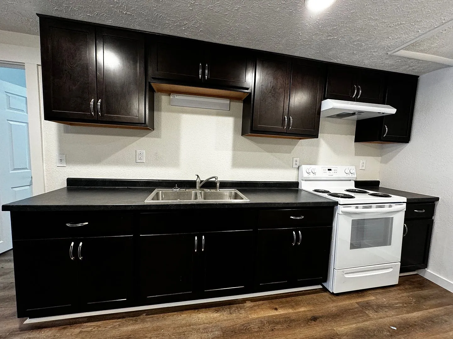 601 W Franklin Apt D — Photo 4