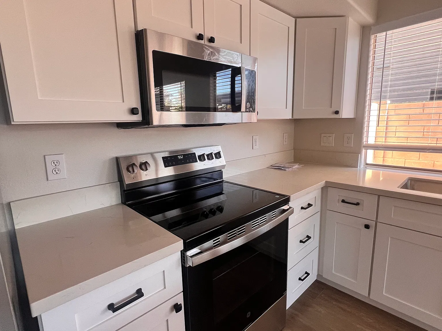 3 bed, 1655 sqft, $2,400 — Photo 2