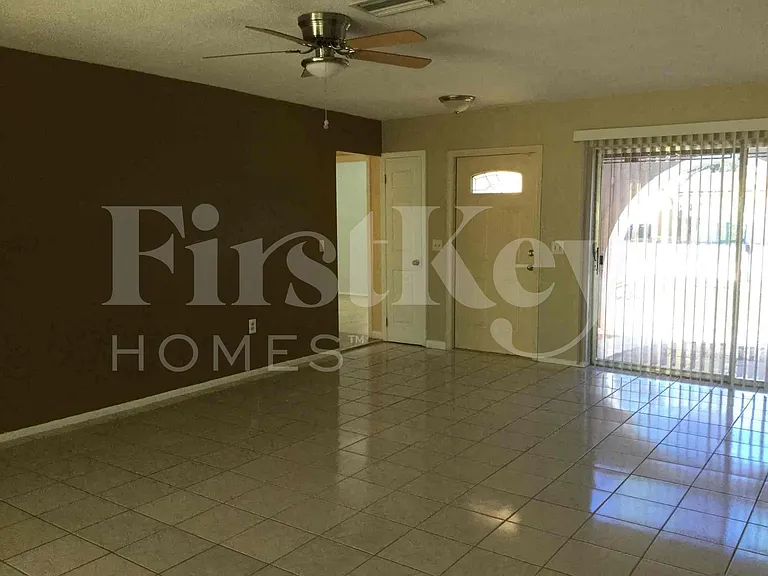 8801 N Bermuda Dr — Photo 3