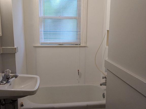 4th image of 3366 Hoyt St
