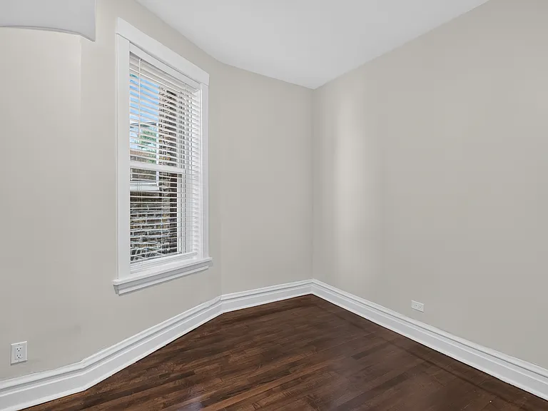 3023 W Wellington Ave — Photo 8