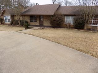 418 Meadowview Cir, Longview, TX 75604