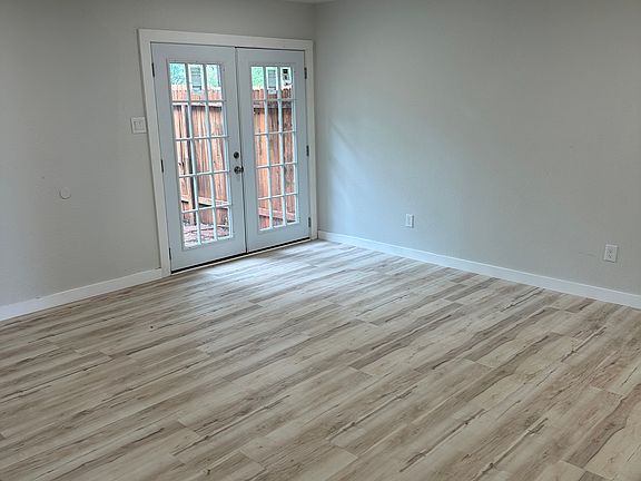 3rd image of 748 Rosewood Ave #746