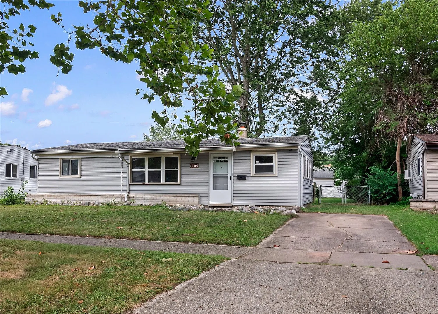 **Open House Saturday Sept 12th From Noon To 12:30pm** Charming 3 Bed Ranch Home! — Photo 1