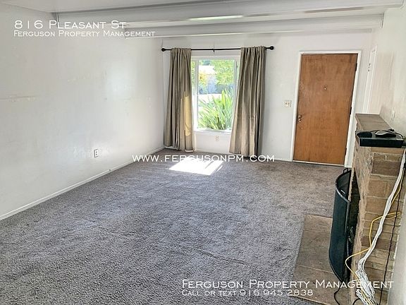 4th image of 816 Pleasant St