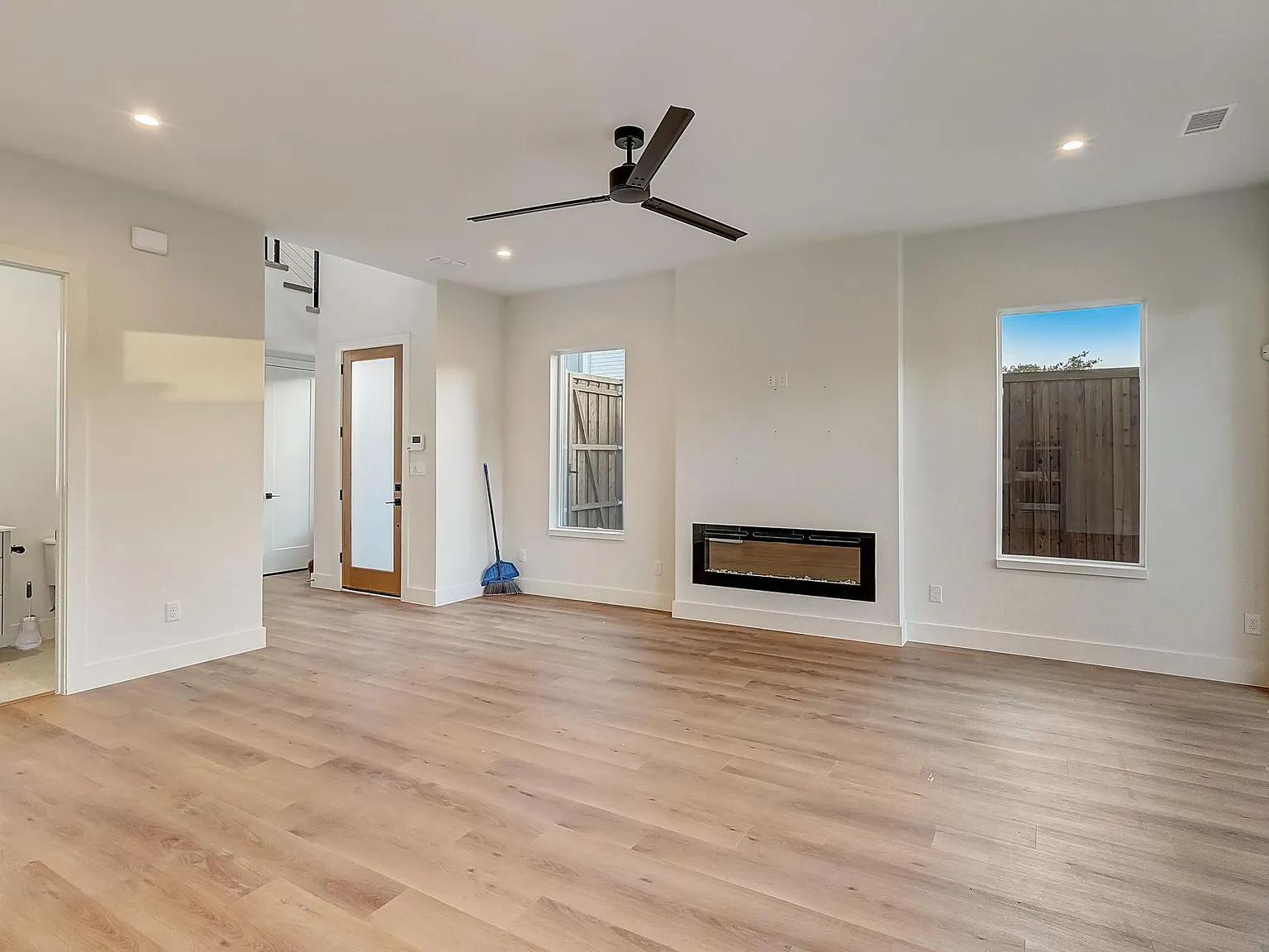 1719 Homeland St — Photo 4