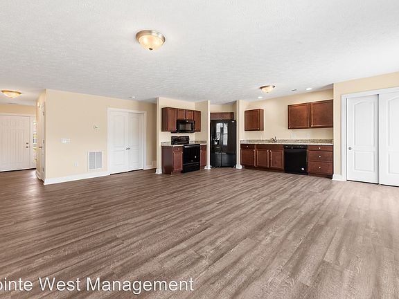 4th image of 440 Pin Oak Dr