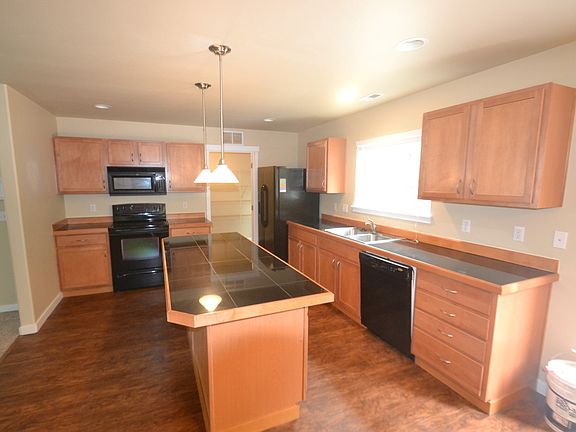 4th image of 17712 93rd Ave E