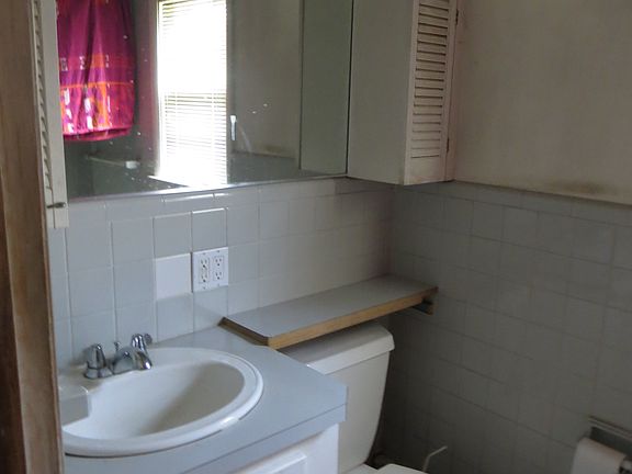 Down Stairs Full Bath