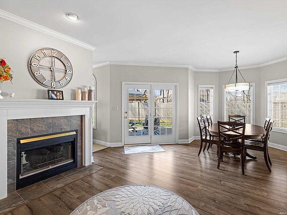 4th image of 414 Brook Meadow Cir