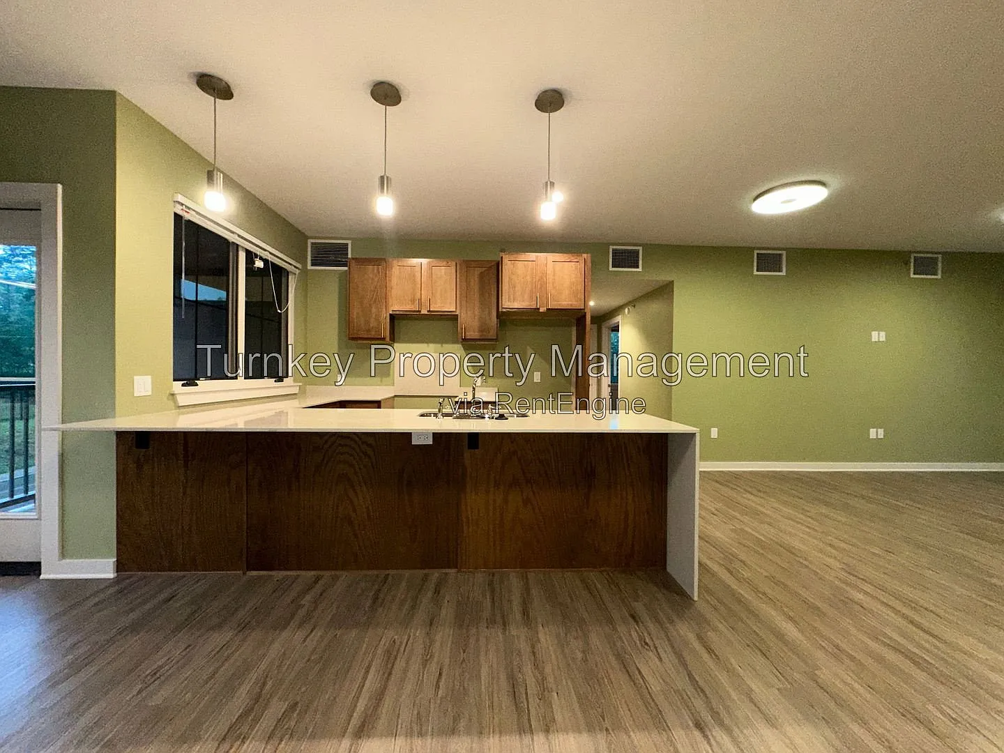 1 bed, 1.0 bath, 746 sqft, $1,225 — Photo 3