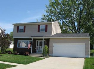 915 E 43rd St, Erie, PA 16504