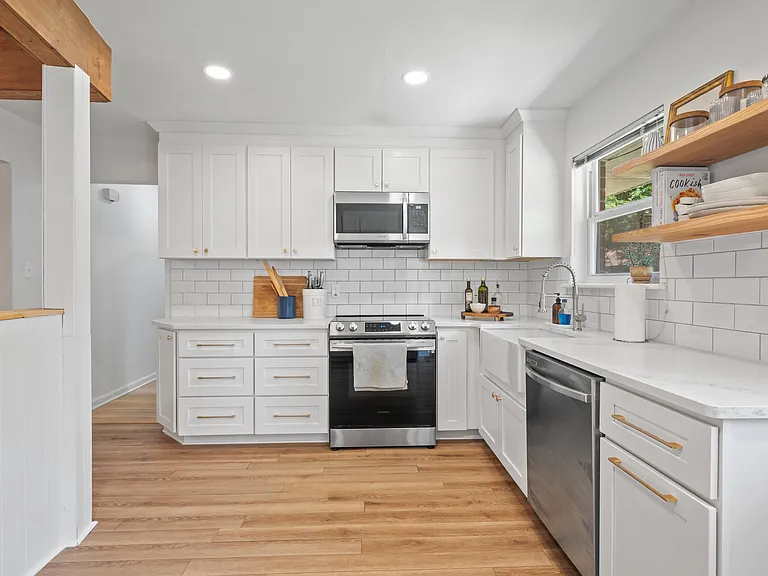 504 Kirkwood Ln — Photo 23