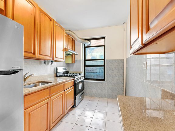 4th image of 825 Walton Ave APT 5A