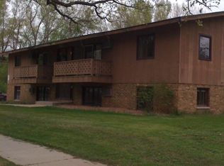 303 27th St NE, Rochester, MN 55906