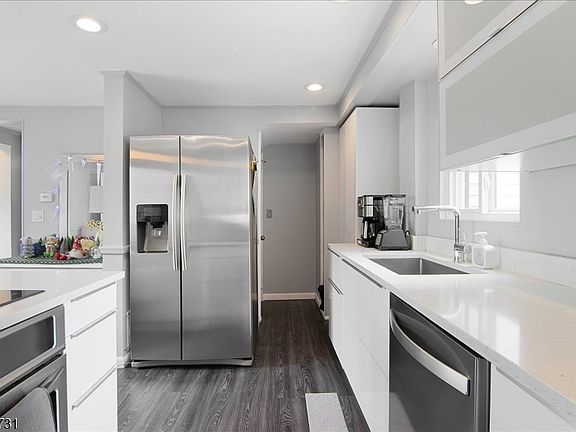 4th image of 12 Nutwold Ave