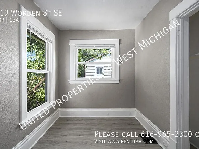 919 Worden St SE — Photo 3