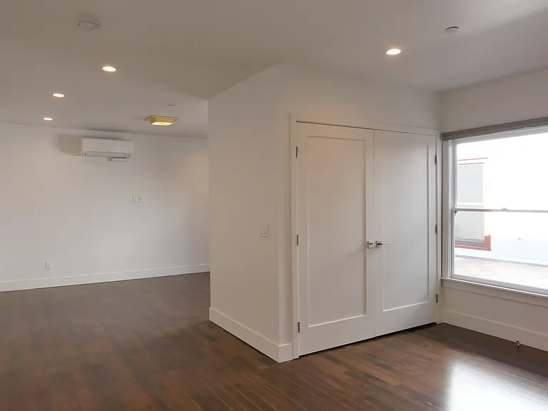 373 E Main St — Photo 14