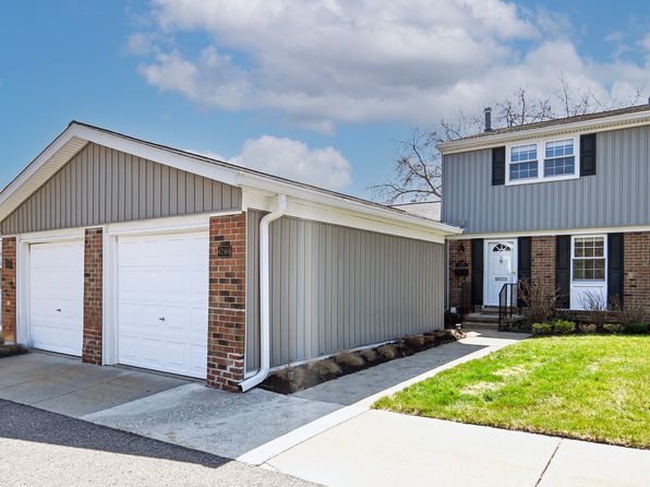 42369 Anchor Ct, Northville, MI 48167