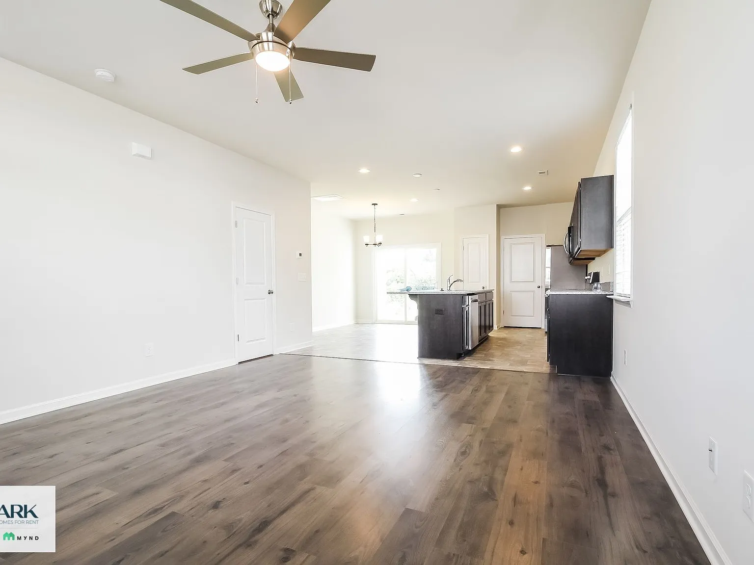 3 bed, 2.0 bath, 1415 sqft, $1,658 — Photo 4