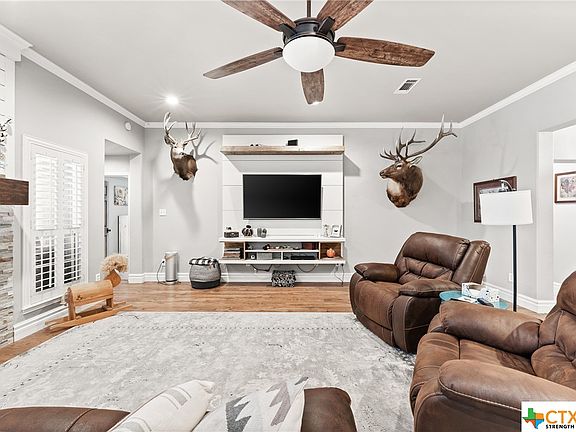 4th image of 605 Newberry Ct