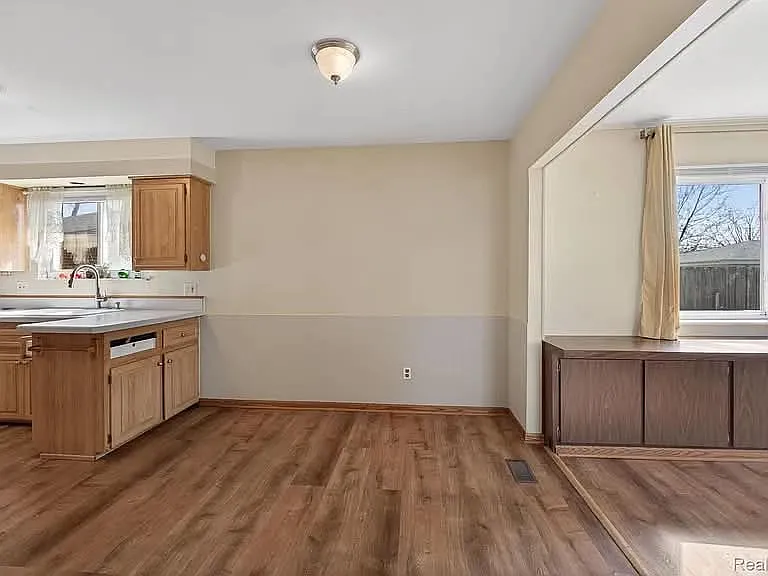 15226 Everly St — Photo 21