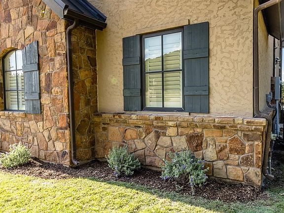 3rd image of 1723 Park Rd #36