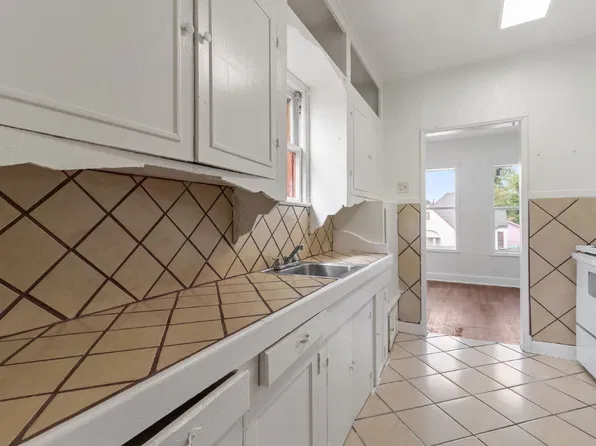 1630 W Rosewood Ave, San Antonio, TX