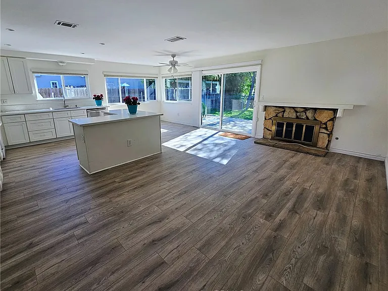 3953 Bayberry Dr — Photo 3