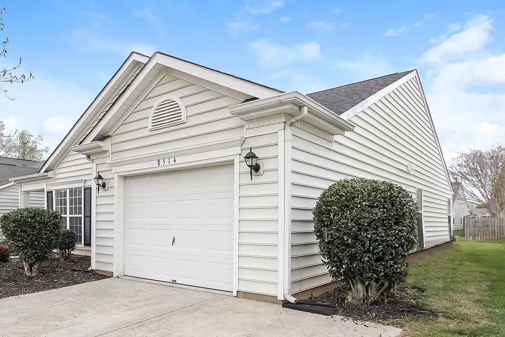 3 bed, 2.0 bath, 1212 sqft, $1,835 — Photo 3