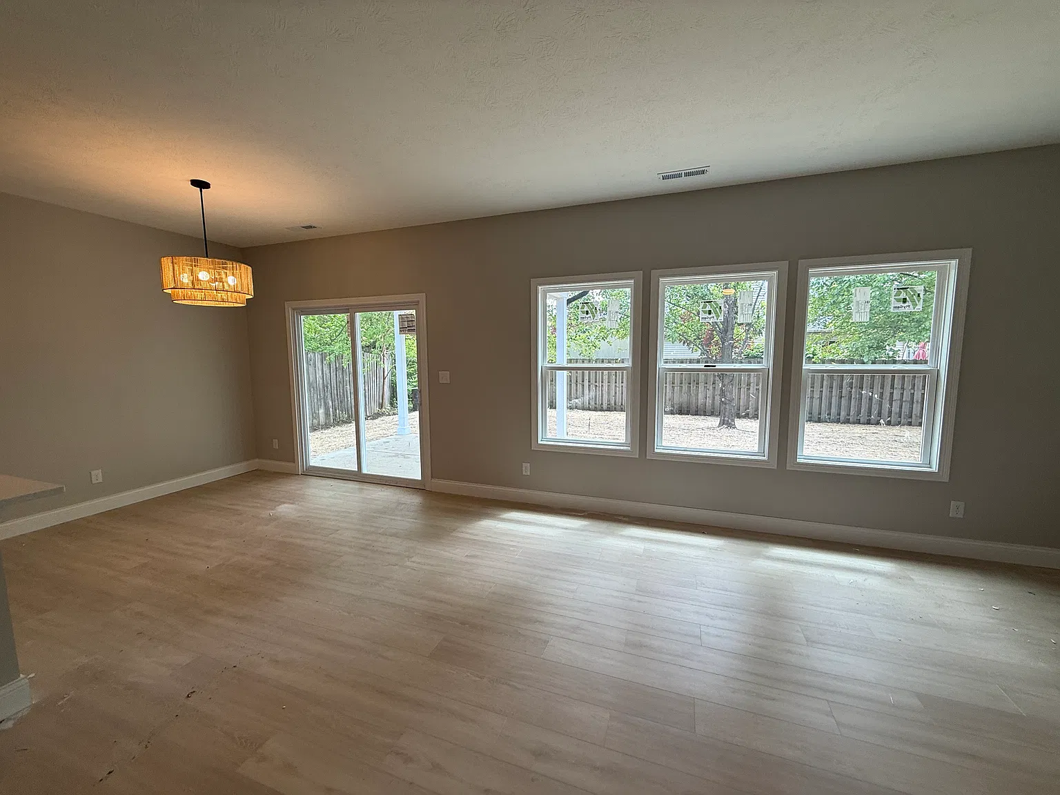 3 bed, 1453 sqft, $2,100 — Photo 4