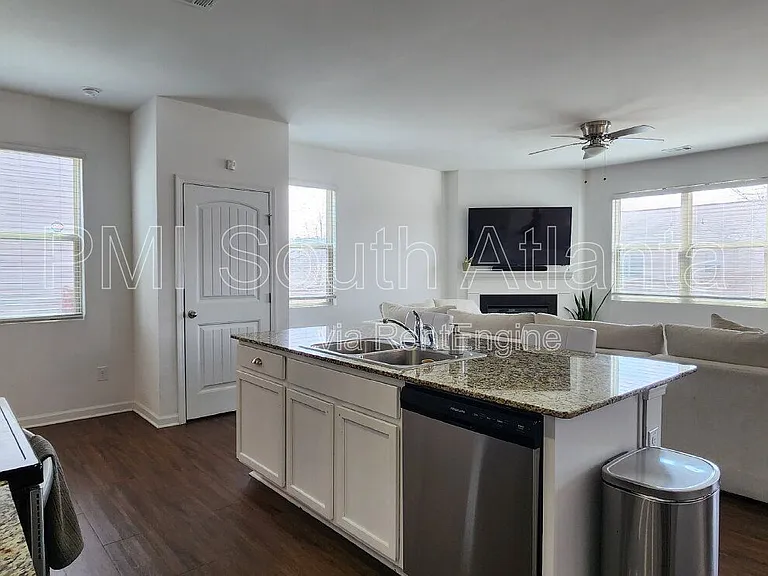 4040 Alveston Dr — Photo 6