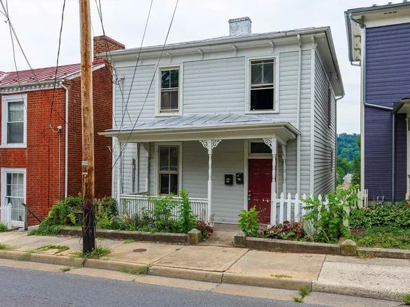 822 W Beverley St, Staunton, VA 24401
