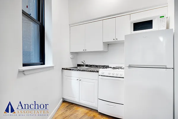 Rented by Anchor Associates | media 4