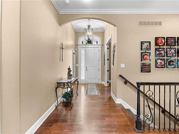 4th image of 1212 SE Woodbine Dr