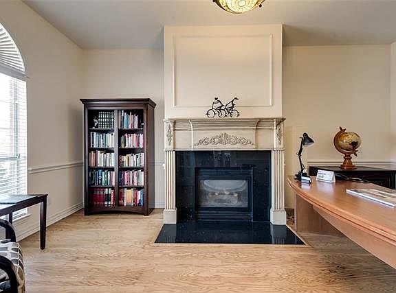 4th image of 2406 Watercrest Dr