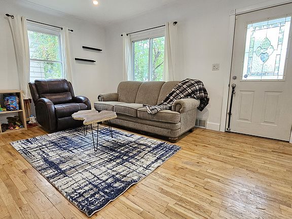 3rd image of 2544 Cherrywood Ct SW