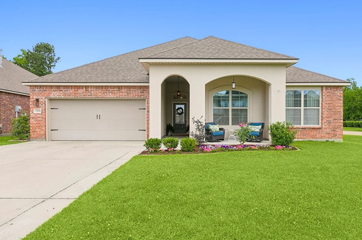 4 bed, 2293 sqft, $2,400 — Photo 1