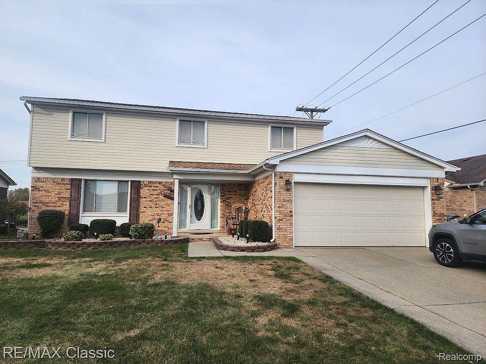 1st image of 15991 Amore St