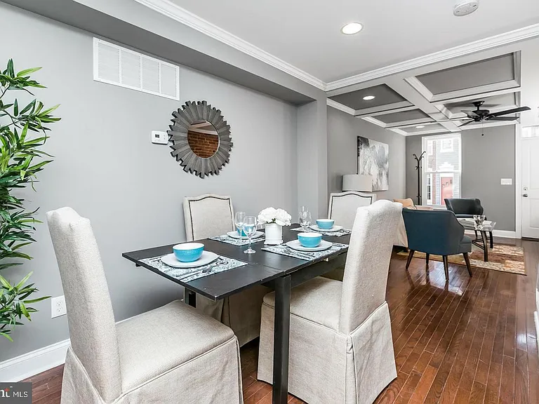 1505 Clarkson St — Photo 4