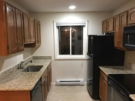 5th image of 98 Highwood Dr